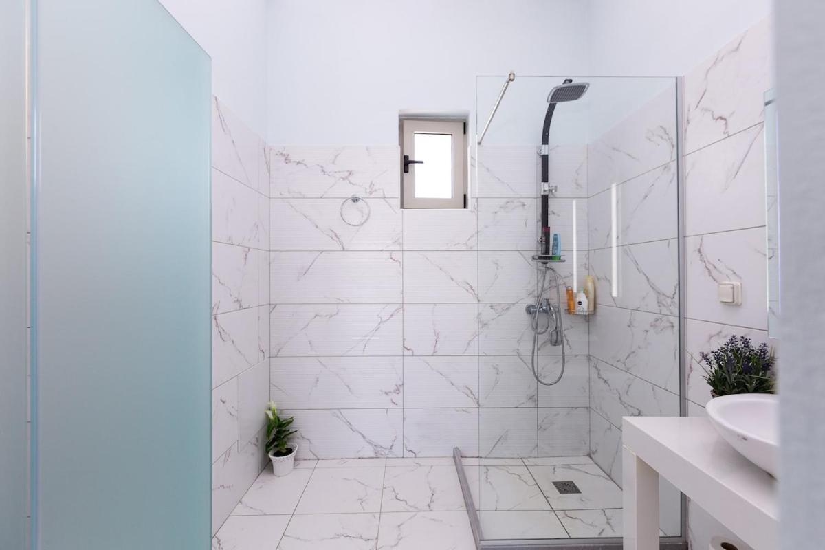 Pangalochori Villa Vera - With Private Heated Pool & Jacuzzi מראה חיצוני תמונה
