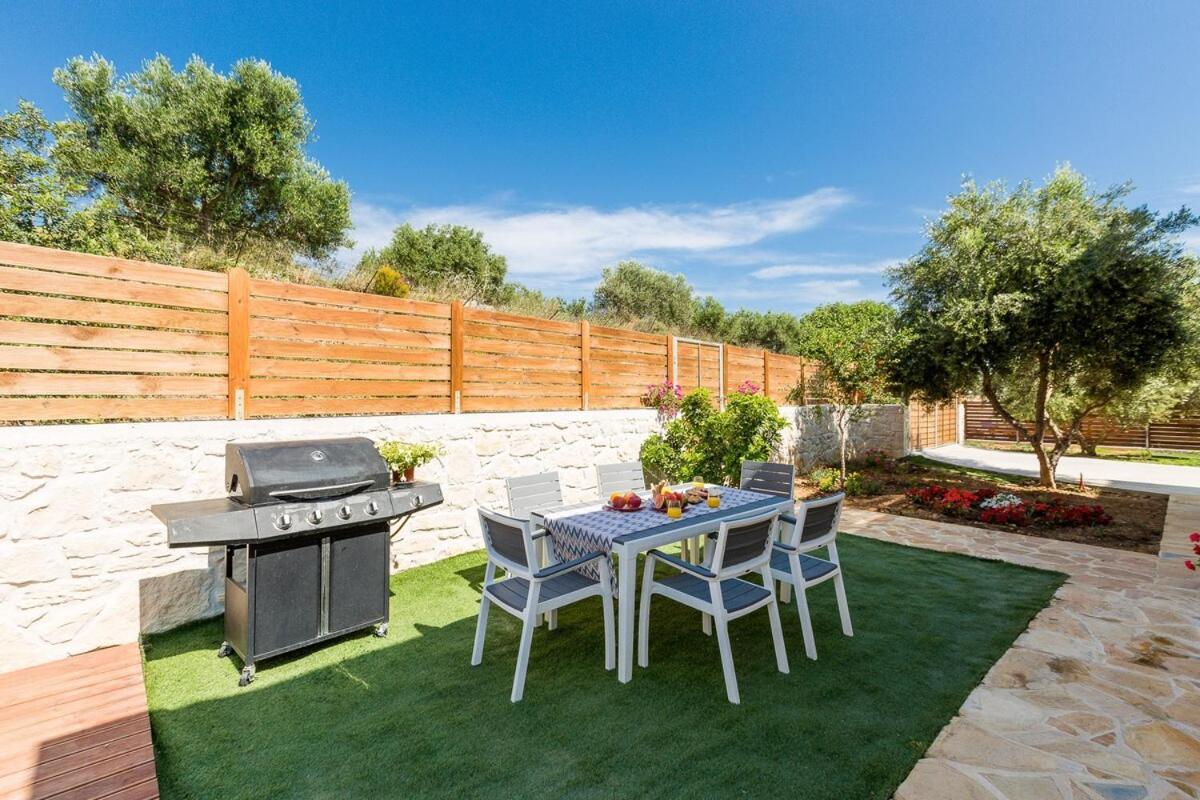 Pangalochori Villa Vera - With Private Heated Pool & Jacuzzi מראה חיצוני תמונה